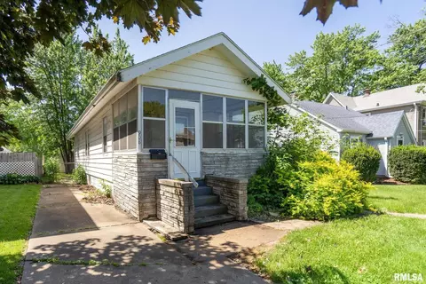 908 4th Ave, Silvis, IL 61282