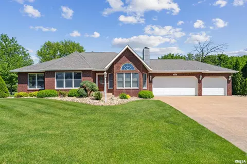 1005 E 4th St, Coal Valley, IL 61240