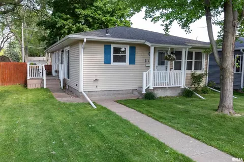 513 15th St, Silvis, IL 61282