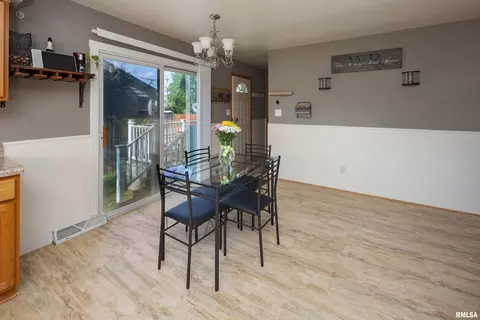513 15th St, Silvis, IL 61282 photo 10