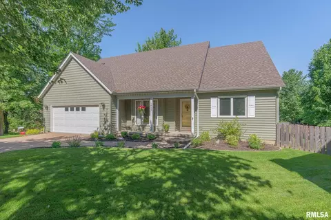 1932 Ashford Rd, Bettendorf, IA 52722