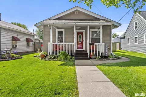 2727 Whitewood Ave, Davenport, IA 52802