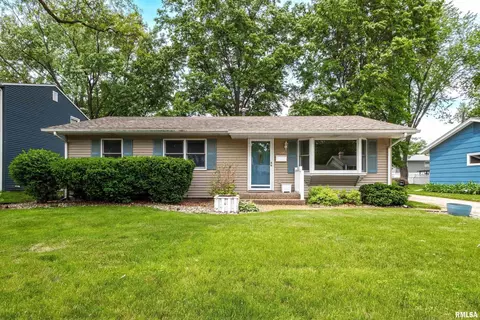 1710 Fairmeadows Dr, Bettendorf, IA 52722