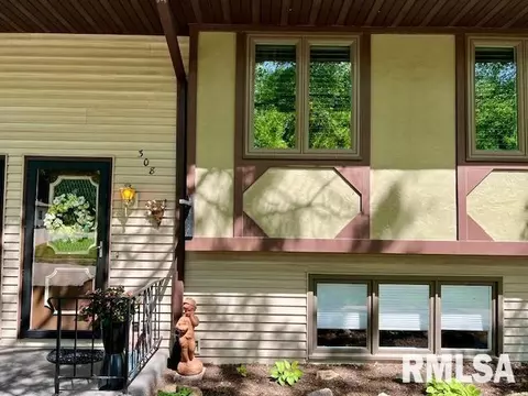 308 22nd Ave, Camanche, IA 52730