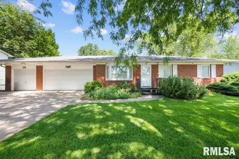 38 Parkview Dr, Park View, IA 52748