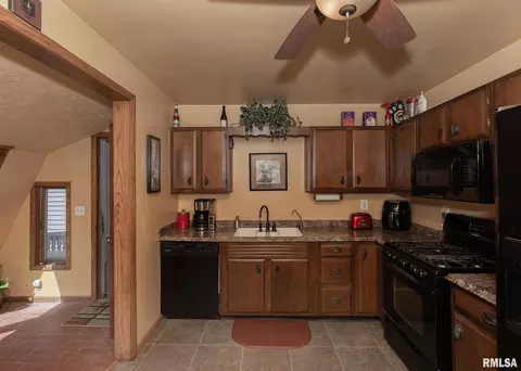 4624 50th Ave, Moline, IL 61265 photo 6
