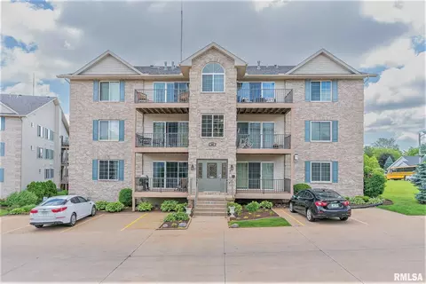 3049 Holiday Ct #2, Bettendorf, IA 52722