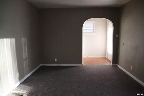 715 S Johnson St, Macomb, IL 61455 photo 4
