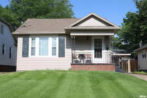 715 S Johnson St, Macomb, IL 61455
