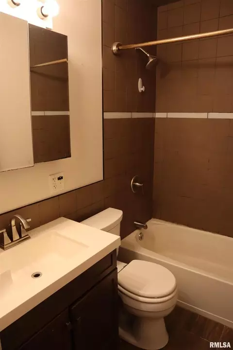 715 S Johnson St, Macomb, IL 61455 photo 7