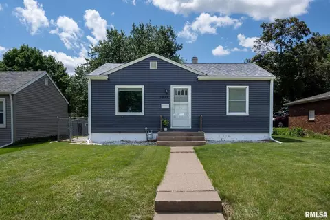 3844 Sturdevant St, Davenport, IA 52806