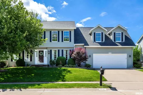 2741 Chesterfield Dr, Bettendorf, IA 52722