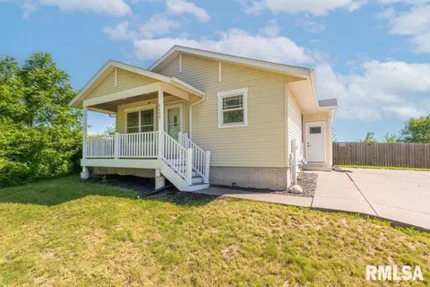 6609 Hoover Rd, Davenport, IA 52806