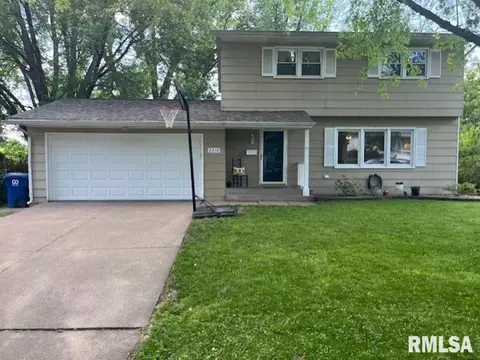 2714 Heather Ln, Bettendorf, IA 52722