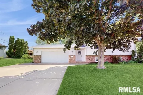 1001 27th Avenue Ct, Silvis, IL 61282