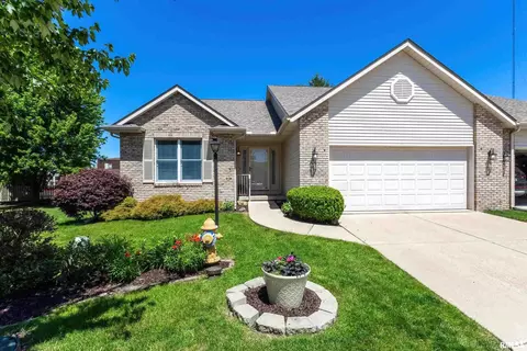 2253 Hogan Ct N, Bettendorf, IA 52722