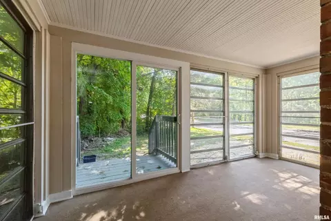 111 16th Ave, Moline, IL 61265 photo 4