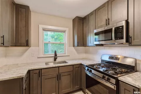 111 16th Ave, Moline, IL 61265 photo 7