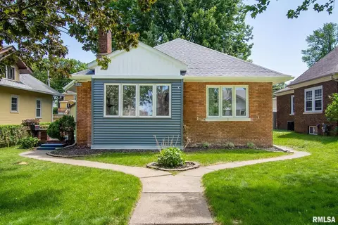 1127 W 16th St, Davenport, IA 52804