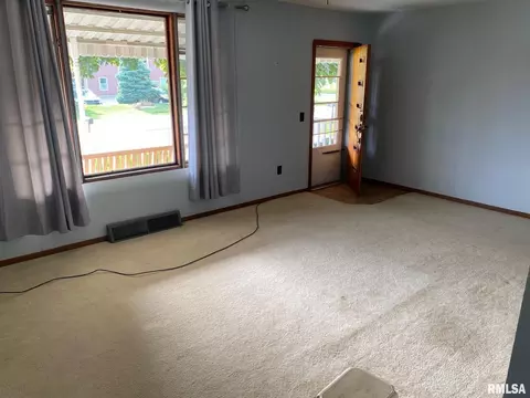 2111 10th St, Silvis, IL 61282 photo 7