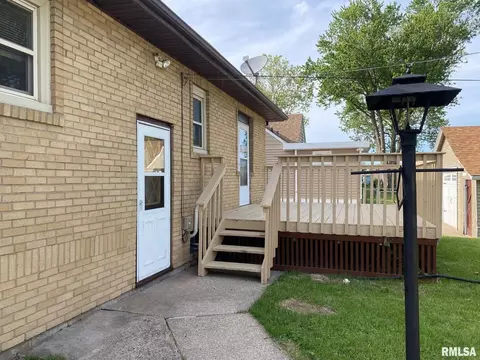 2111 10th St, Silvis, IL 61282 photo 3