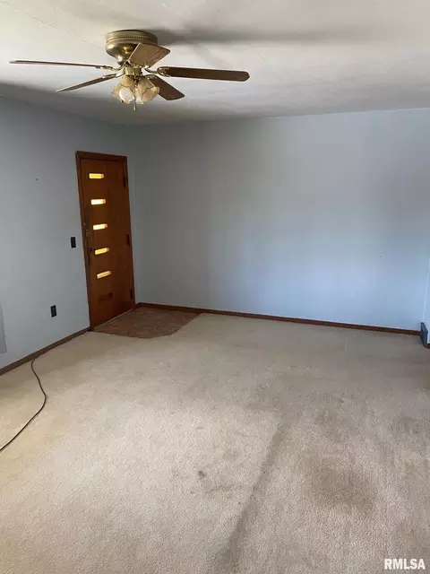 2111 10th St, Silvis, IL 61282 photo 8