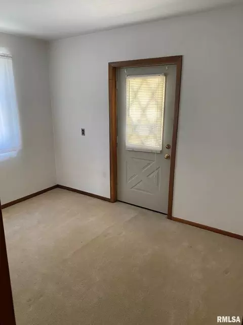 2111 10th St, Silvis, IL 61282 photo 12