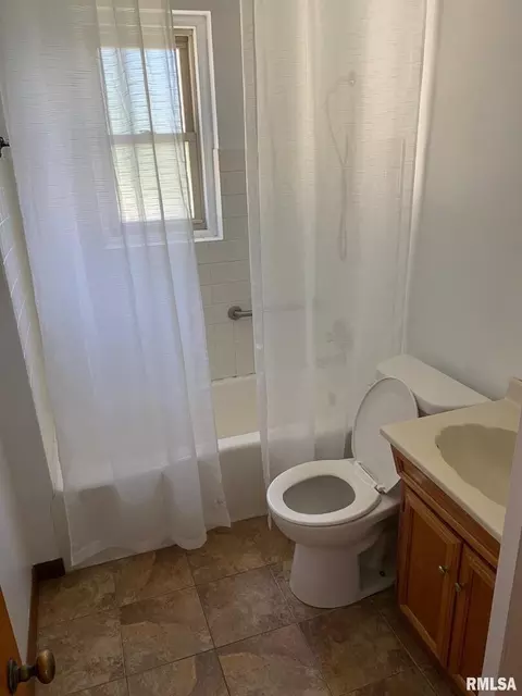 2111 10th St, Silvis, IL 61282 photo 13
