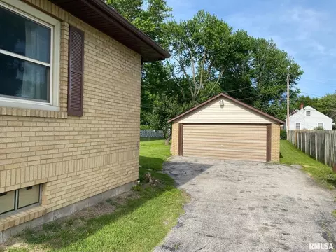 2111 10th St, Silvis, IL 61282 photo 2