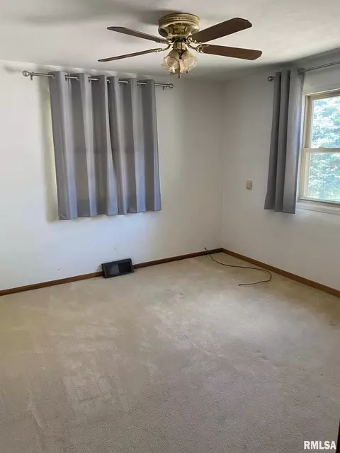 2111 10th St, Silvis, IL 61282 photo 11