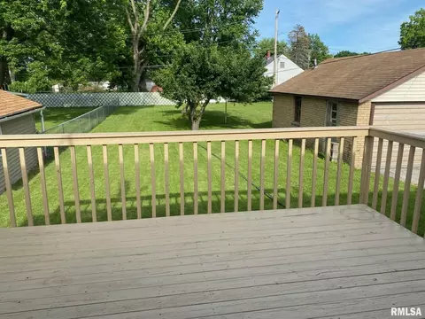 2111 10th St, Silvis, IL 61282 photo 4