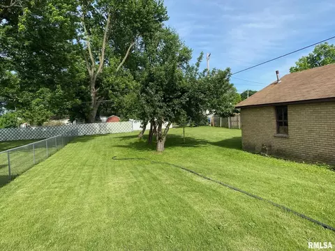 2111 10th St, Silvis, IL 61282 photo 6
