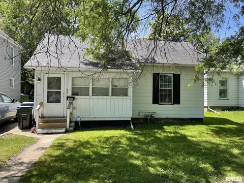1938 Bridge Ave, Davenport, IA 52803