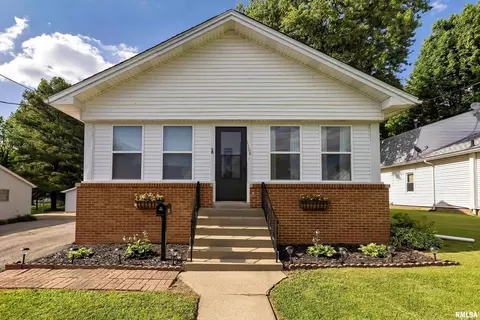1108 W White St, Marion, IL 62959