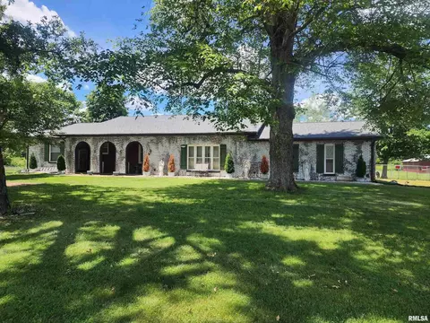 14805 Barren Rd, Sesser, IL 62884