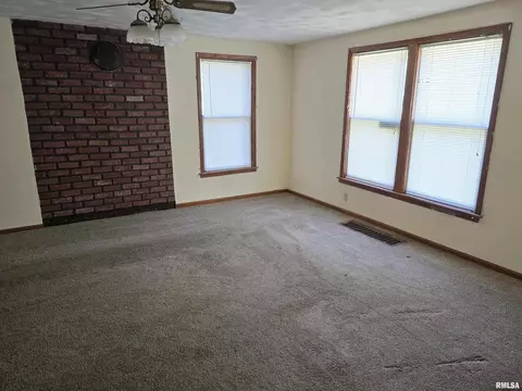 558 E Park St, Geneseo, IL 61254 photo 7
