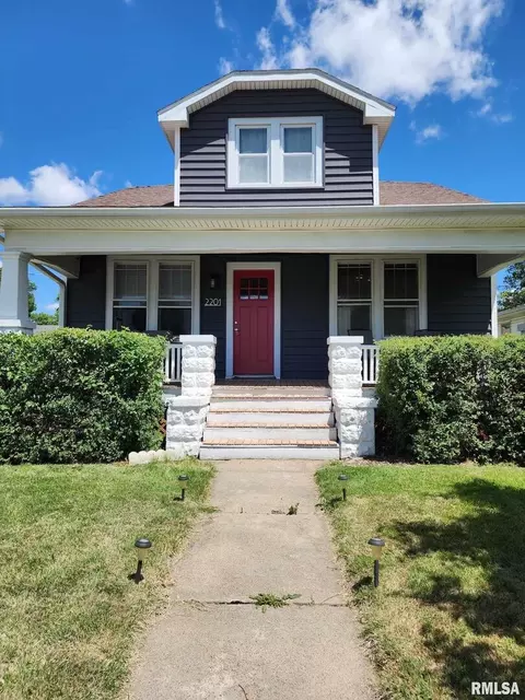 2201 Lind St, Quincy, IL 62301