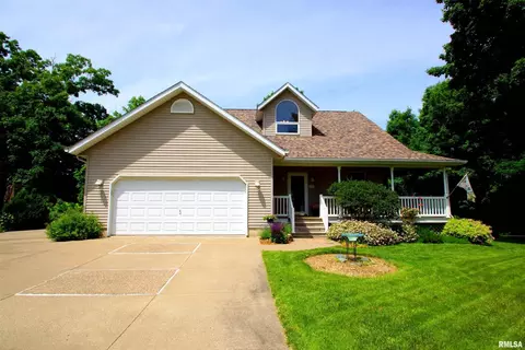 19 Quinn Ct, Davenport, IA 52802