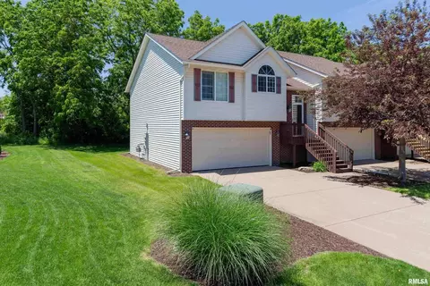 1113 33rd Avenue Cir, Silvis, IL 61282