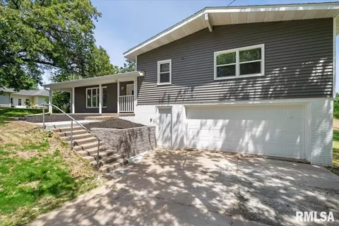 1204 14th St, Viola, IL 61486