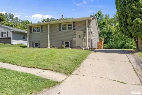 317 5th Street Ct, Silvis, IL 61282