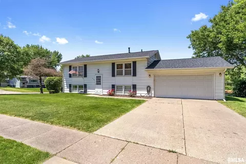 3194 29th St, Bettendorf, IA 52722