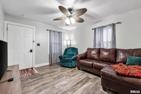 509 E Main St, Aledo, IL 61231 photo 6