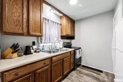 509 E Main St, Aledo, IL 61231 photo 9