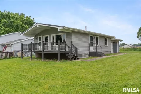 1228 Emerald Dr, Davenport, IA 52804