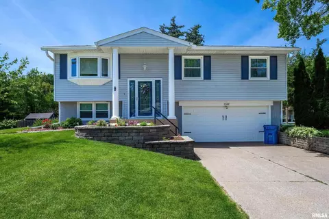 1302 W 2nd St, Coal Valley, IL 61240