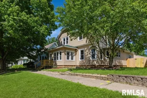 2711 Pershing Blvd, Clinton, IA 52732