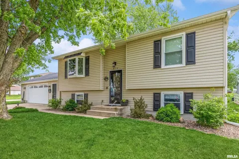 814 15th Ave, Dewitt, IA 52742