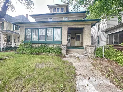 2407 6th Ave, Moline, IL 61265