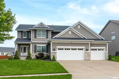 4412 Nevada Dr, Bettendorf, IA 52722